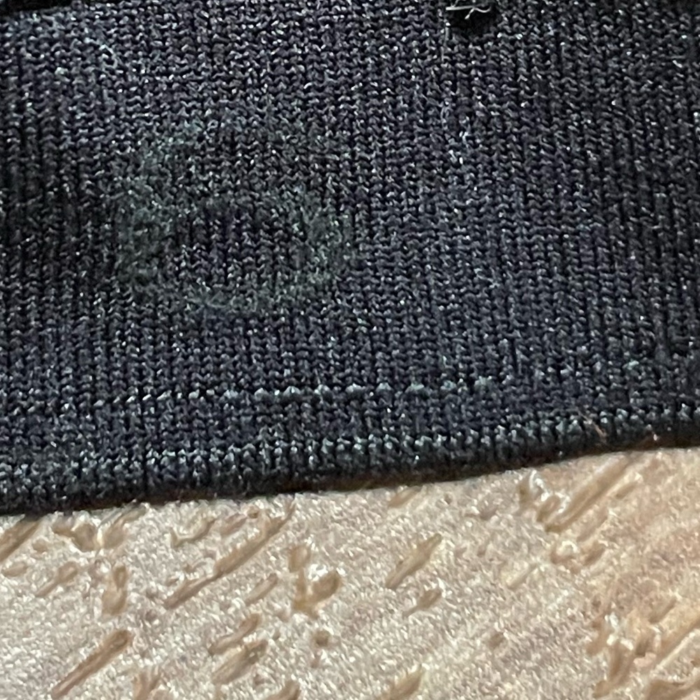 Lululemon waist length long sleeve workout run gym top 
Womens size 6 black gray - Picture 6 of 6